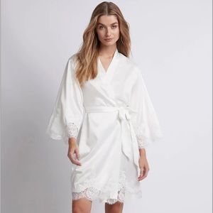 Homebodii Olivia Robe in White Size L NWOT